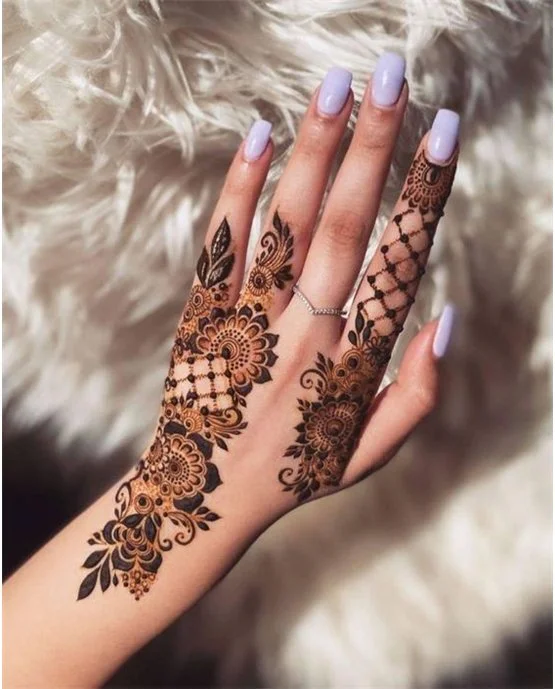 Decorative Circle Back Hand Mehndi Design Spread